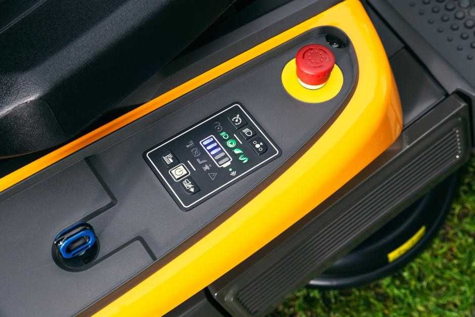 Traktorek kosiarka akumulatorowa Stiga Swift 372e 4 akumulatory