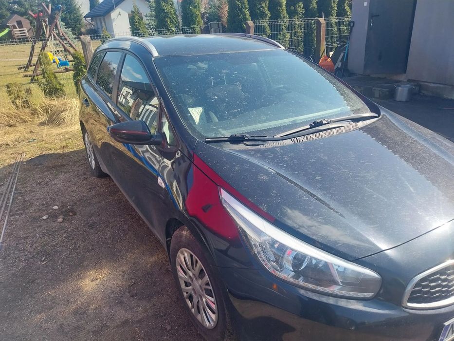Kia Ceed Drugi wlasciciel, auto po kolizji, silnik pracuje bez zarzutów