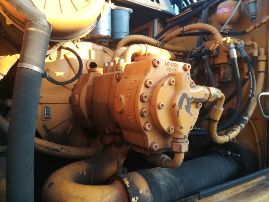 Liebherr 902 pompa główna