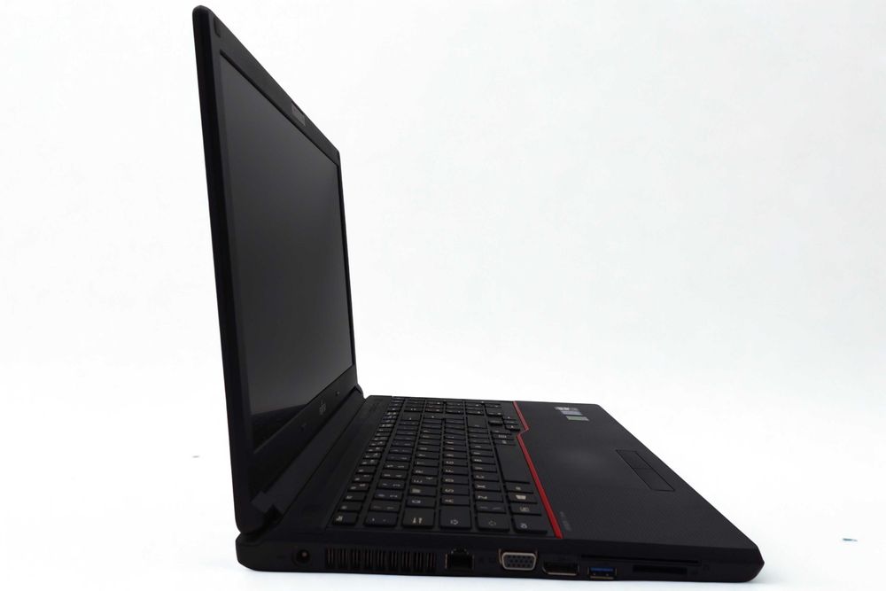 Laptop Używany Fujitsu E554 15,6" FHD i7 16GB 512SSD W11 GW FV