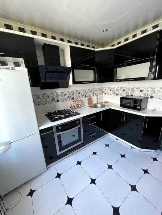 Продам 3х комн кв м Левада (Гагарина) 4/9 с капитальным ремонтом