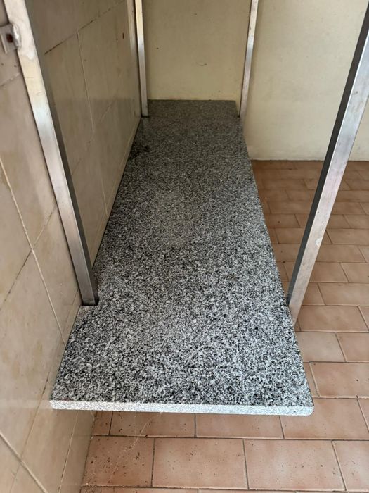 Bancada de pedra em granito- pedras salgadas.