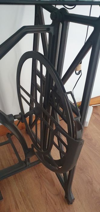 Pernas de maquina em ferro muito antigas