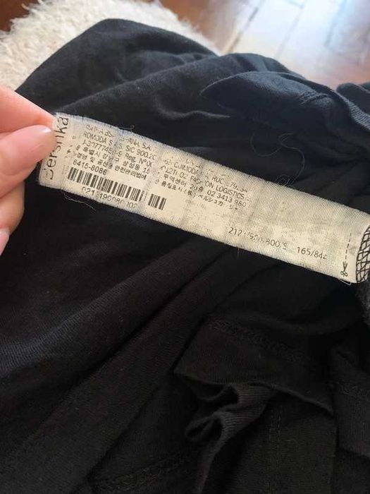 T-shirt curta com nó à frente preto Bershka