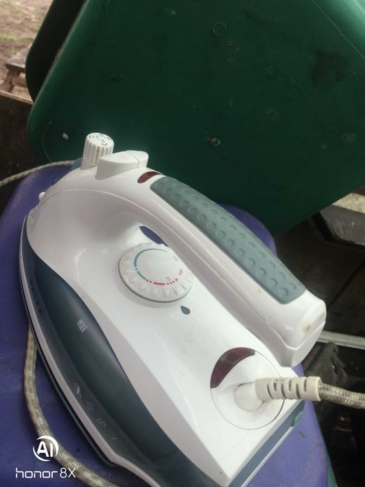 Утюг паровой DELFA