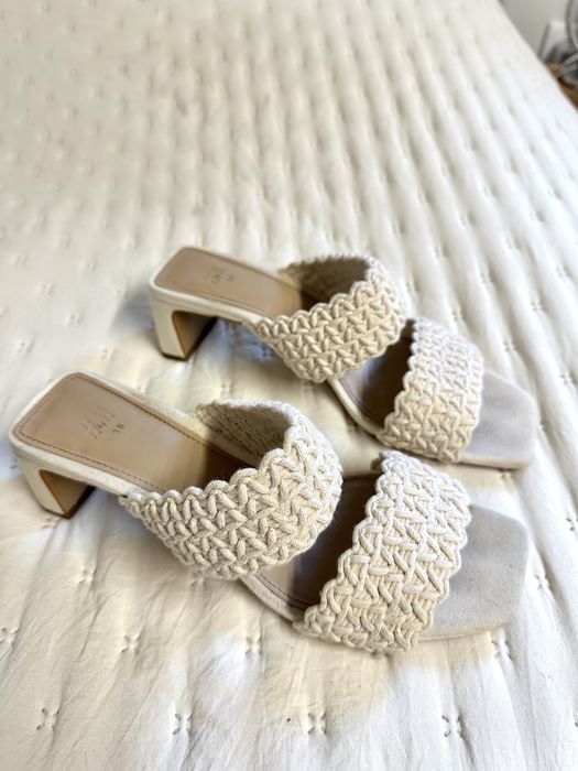 Sapatos de tacão baixo bege