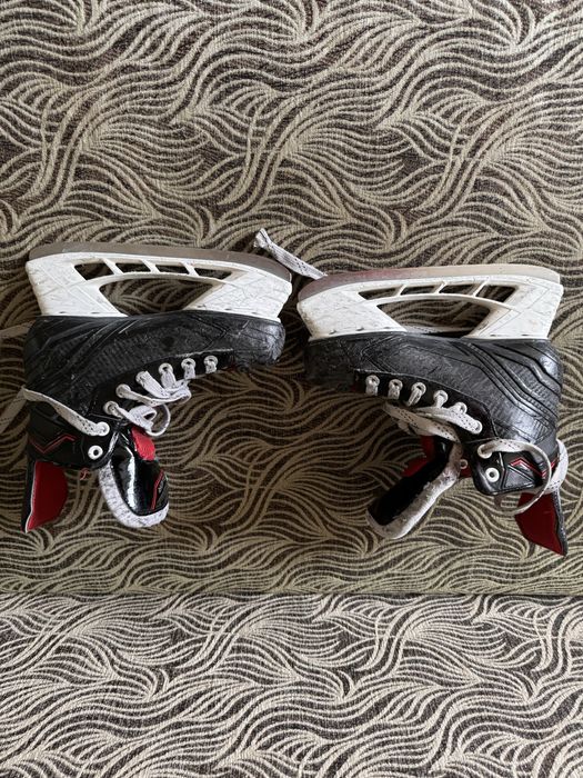 Дитяча хокейна форма JR б/у стан нових шолом, шорти , захист , ковзани