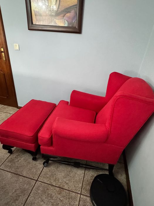 Poltrona com apoio para os pés