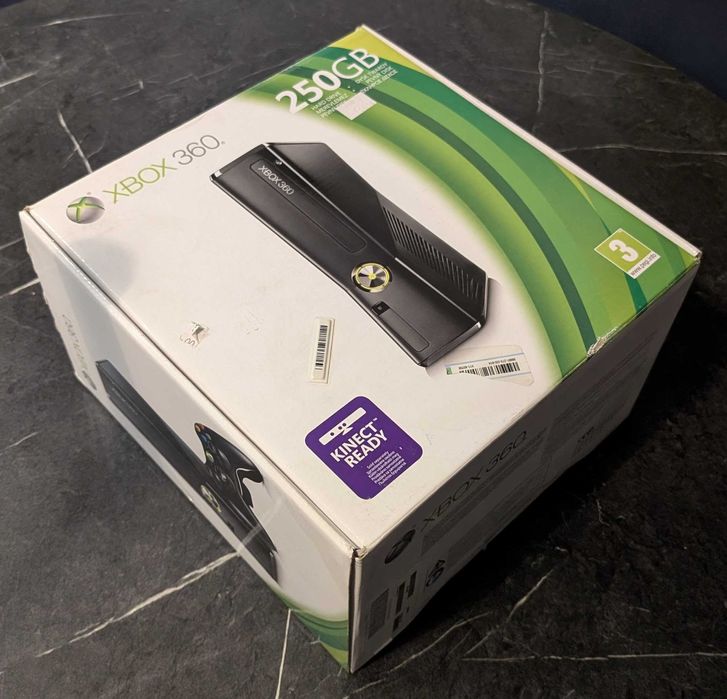 Xbox 360 Slim 250 GB + pad + pudełko + gra Gears of War 2