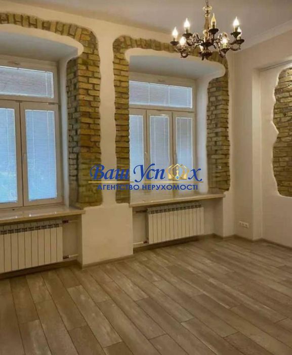Продаж  офіса  у центре  мiста перший поверх . Крутой спуск 5