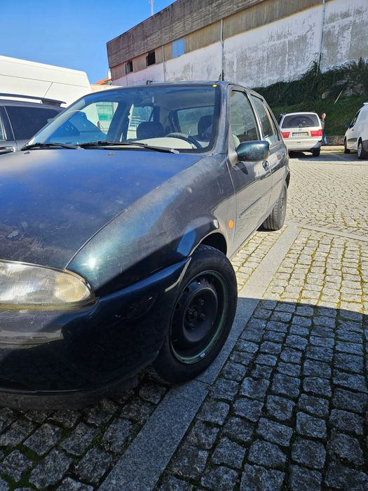 Ford Fiesta carro vendo barato para desocupar