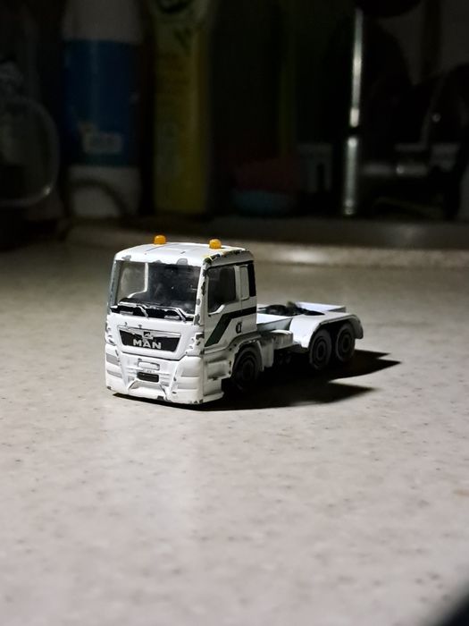 модель тягача MAN TGX в масштабе 1:50.