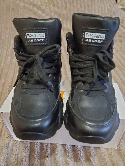 Кросівки утеплені