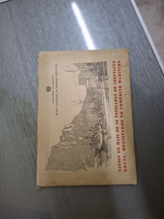 Livro antigo sobre navios marinha mercante