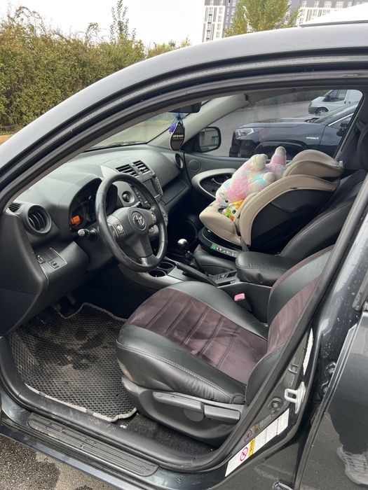 Продам Toyota RAV4