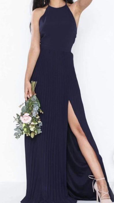 Красивое нарядное платье в пол с разрезом и открытой спиной