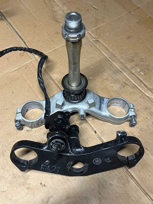 Półki Półka dolna górna sztyca YAMAHA R1 Rn01 Rn04 98-02 / BEZ STACYJKI!!