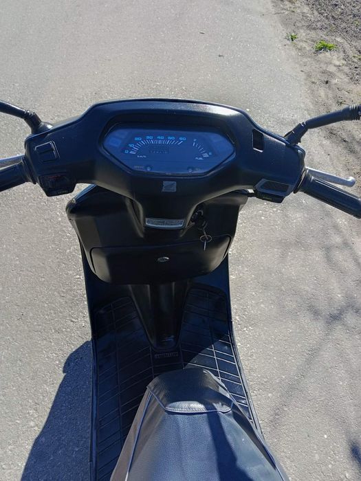 Продам скутер,Honda Lead AF 20