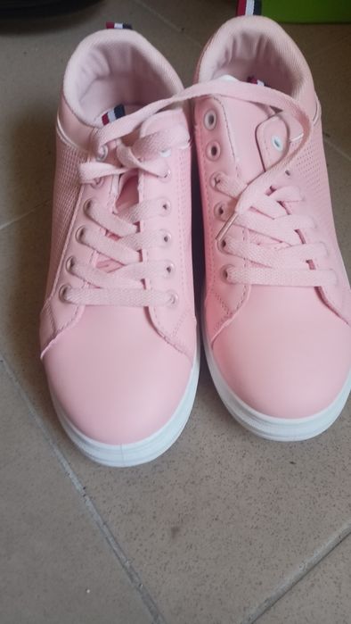 Buty sportowe nowe 39
