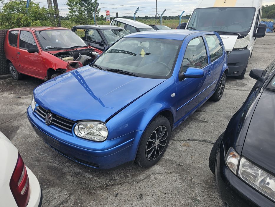 Volkswagen GOLF IV 2000r 1598 ccm 77 kW-na części