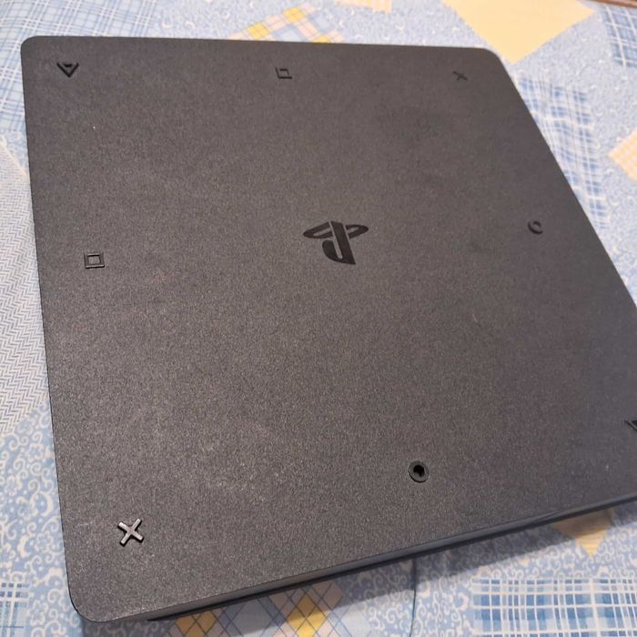 продам Playstation 4 slim 500 gb