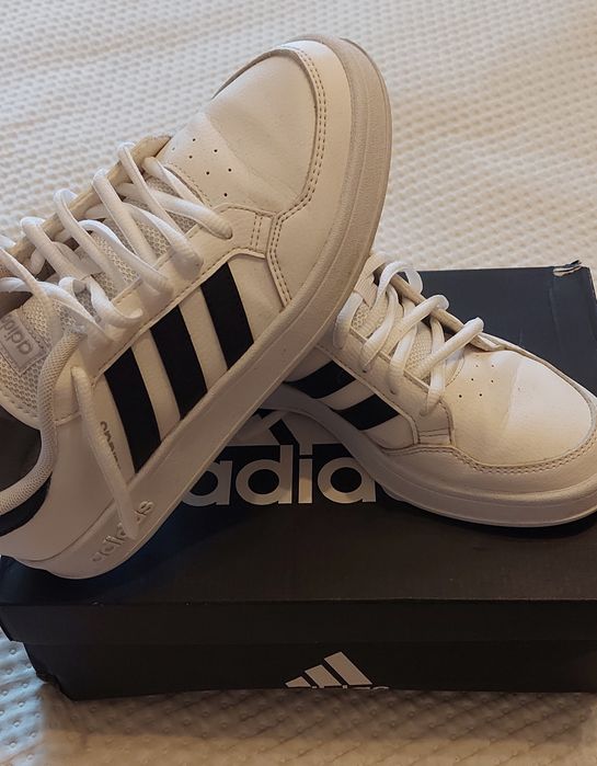 sprzedam  damskie buty Adidas