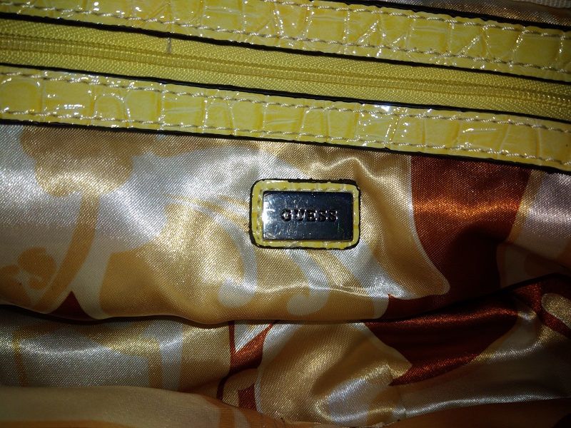 GUESS - Carteira Amarela com alça