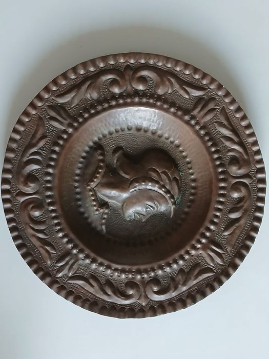 Prato decorativo em bronze