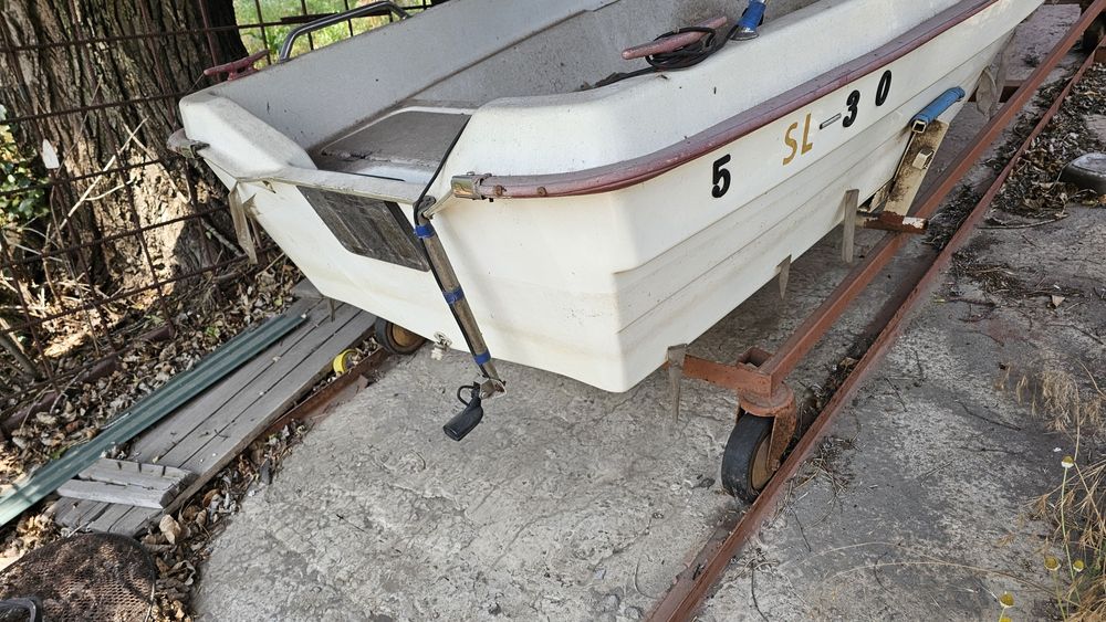 Продам лодку Sealarc320,EVENRUD 3.5