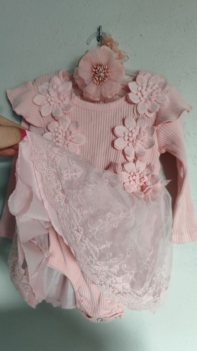 sukienki z body 9-12 miesięcy