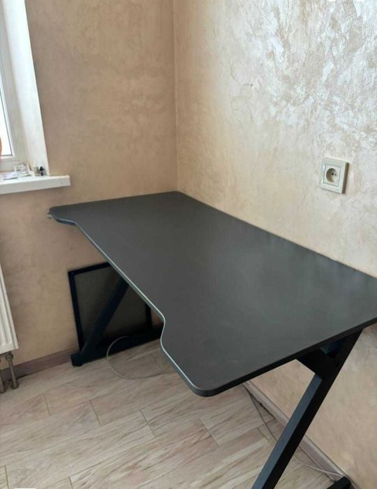 Ігровий комп'ютерний стіл AMF Dexter DX1200