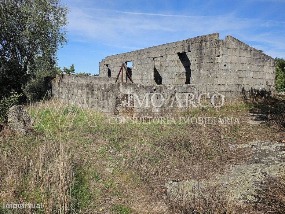 Casa p/ Reconstruir c/ Terreno!