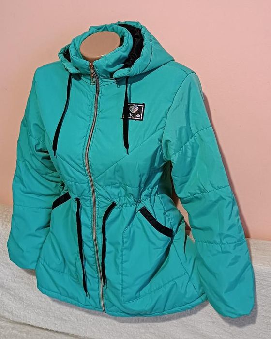 Дуже гарна куртка з капюшоном та карманами на 10-16 р.