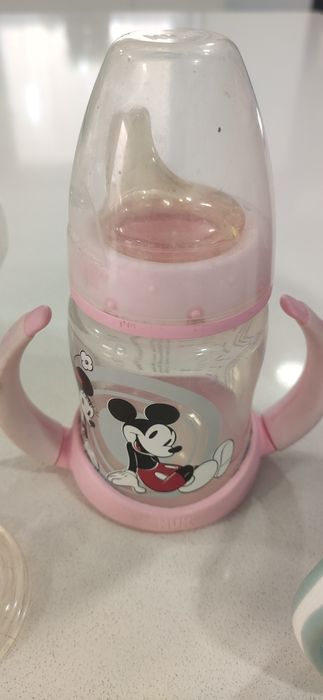 Dou a quem precise biberões, tetinas, porta chuchas