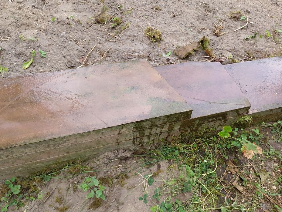 Камінь червоний, світлорозовийдля сходинок,памятника