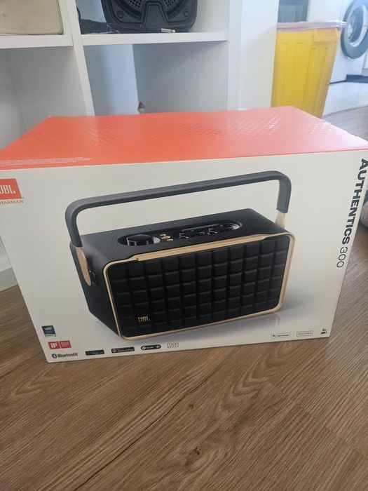 JBL Authentics 300