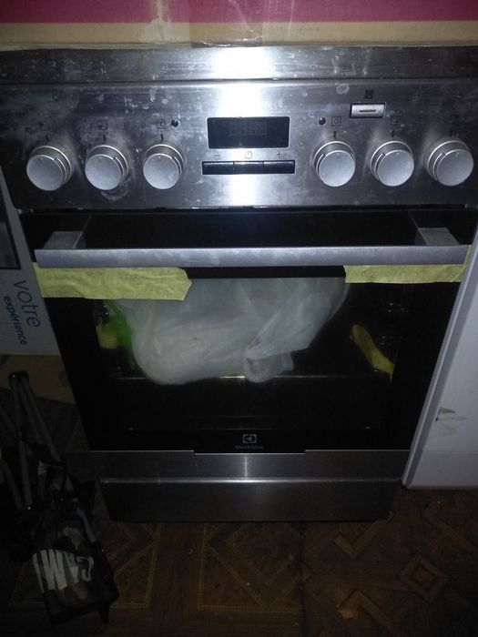Плита склокеромічна ELECTROLUX EKC954907X