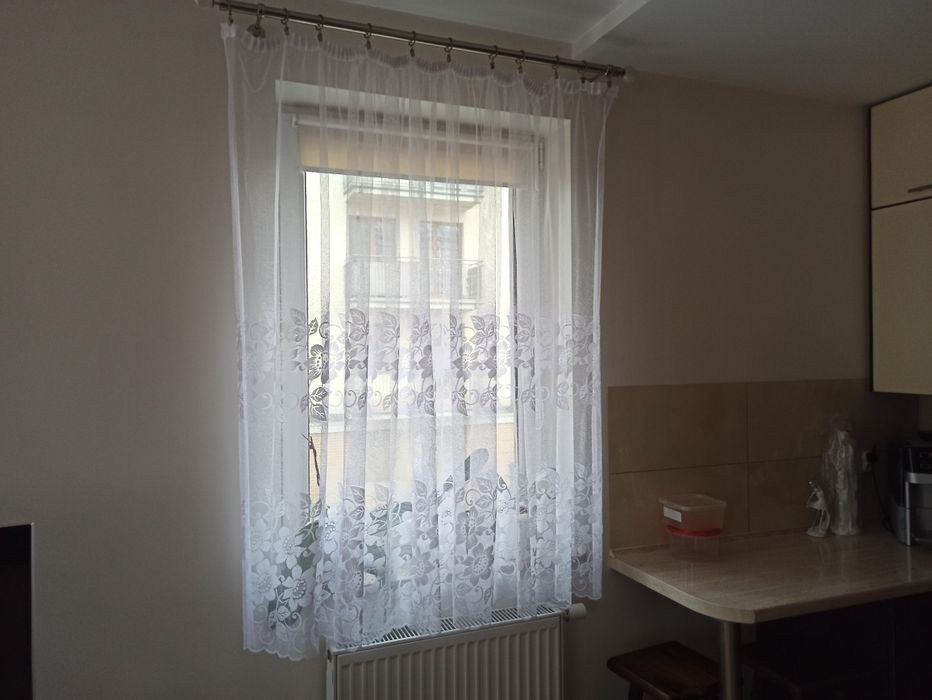 Firany salon i kuchnia.