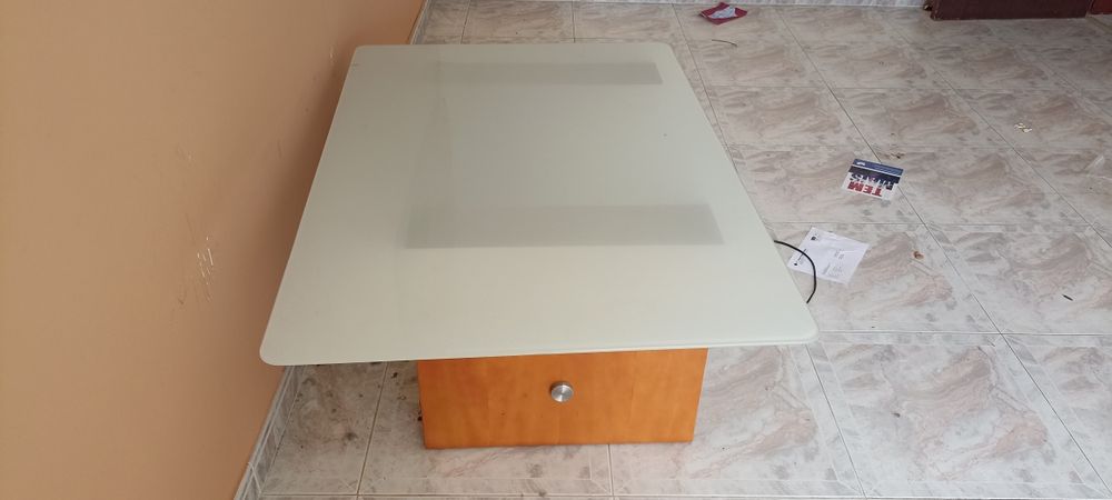Mesa de centro de sala em vidro