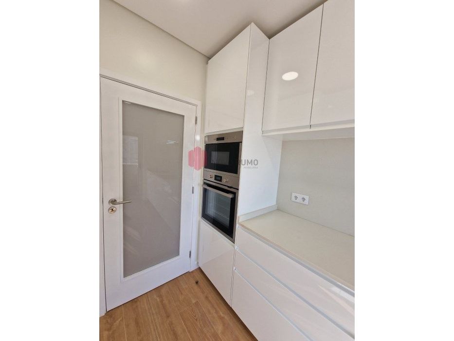 Apartamento T4 para arrendar.