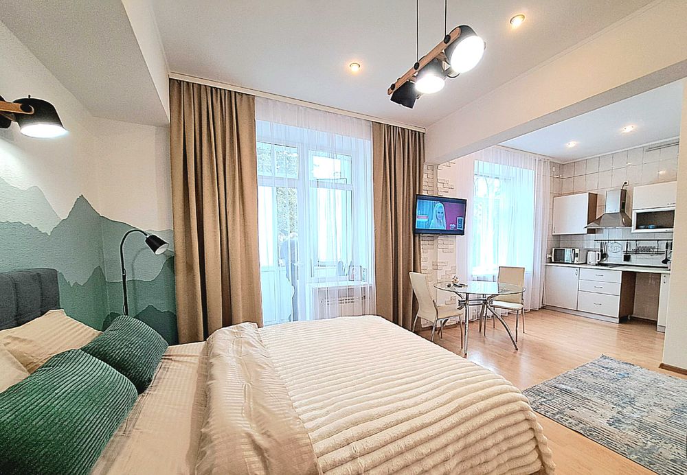 Центр! Смарагдова студія на Дарвіна , біля метро, ТРЦ Никольский