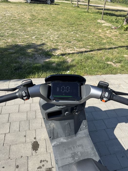 Електроскутер Aima a700