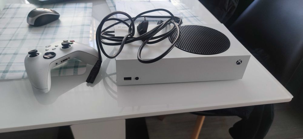 Xbox series S SPRZEDAM