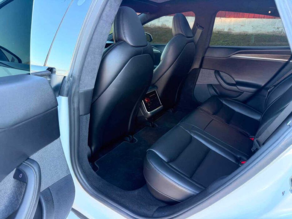 Tesla Model S Long Range      2021