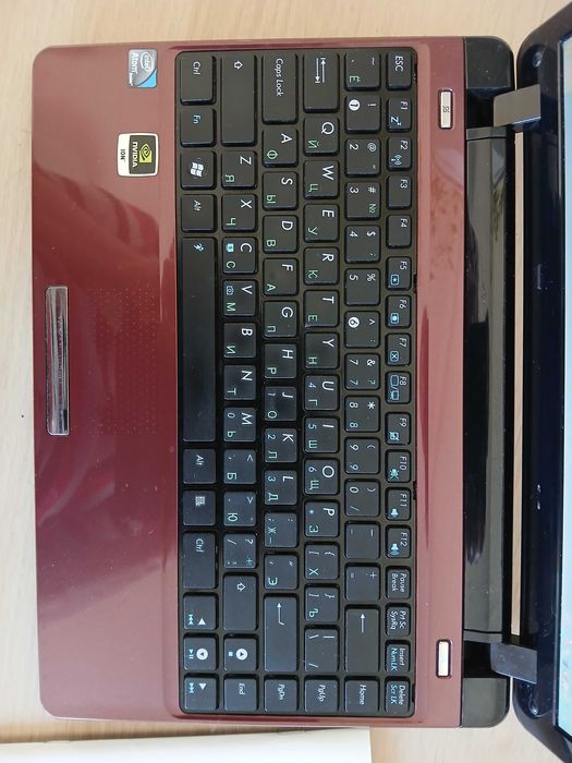 Ноутбук нетбук ASUS Eee PC 1201NL Red Seashell у відмінному стані
