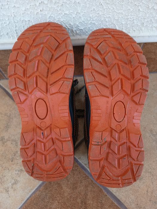 Mocne buty robocze   rozmiar 38