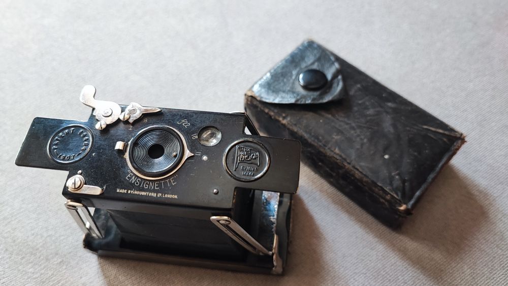 Máquina fotográfica Ensignette. 1911/1927