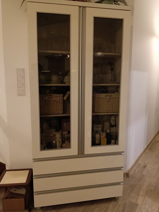 Witryna Bodzio meble REZERWACJA