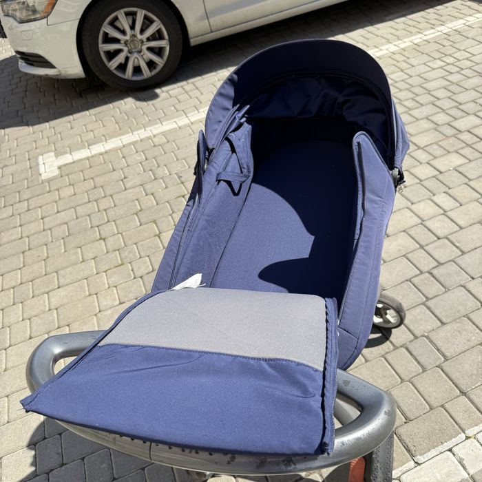 Оригінальна коляска Stokke синя для немовляти хороший стан