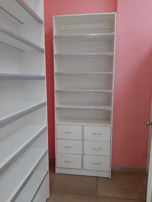 Продаж меблів у аптеку
